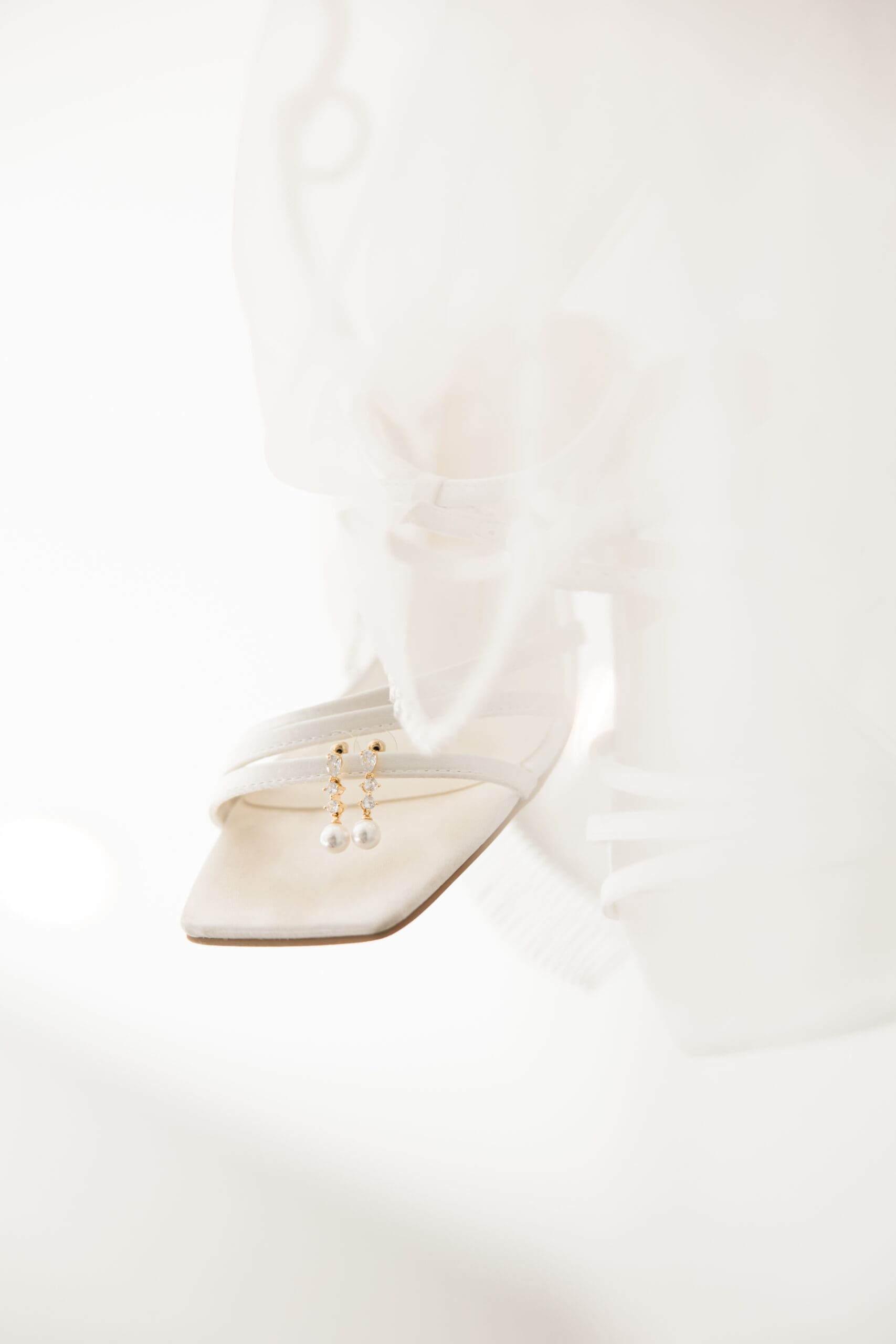 Bride’s shoes and earrings wedding 
